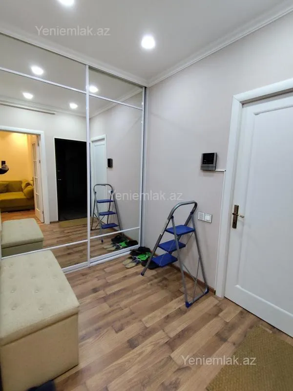 Satılır 2 otaqlı köhnə tikili 60 m²