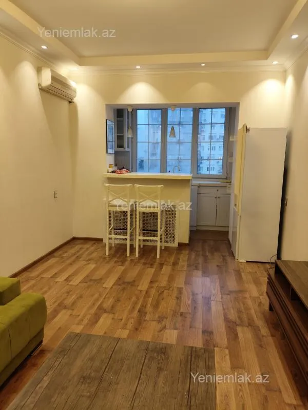 Satılır 2 otaqlı köhnə tikili 60 m²