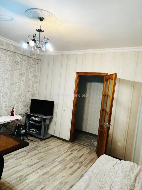 Satılır 3 otaqlı köhnə tikili 100 m²