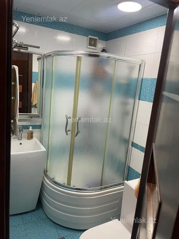 Satılır 2 otaqlı köhnə tikili 65 m²