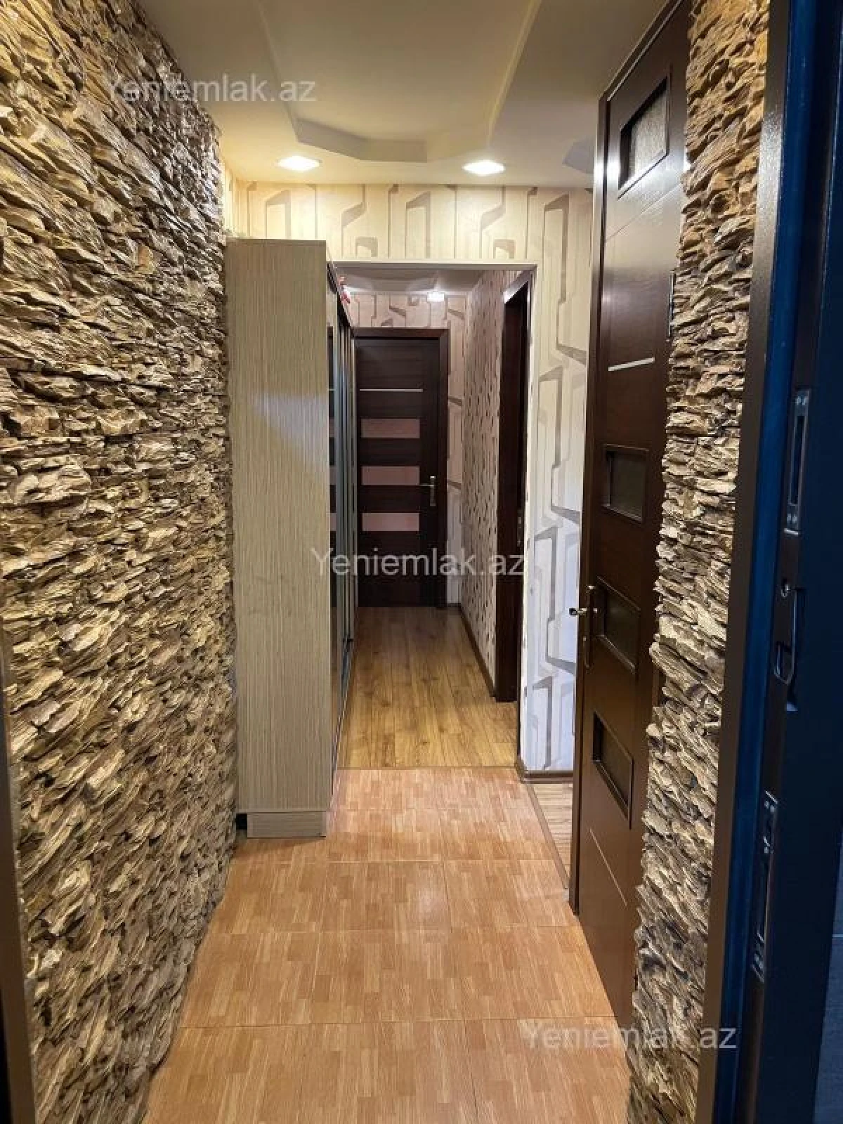 Satılır 2 otaqlı köhnə tikili 65 m²