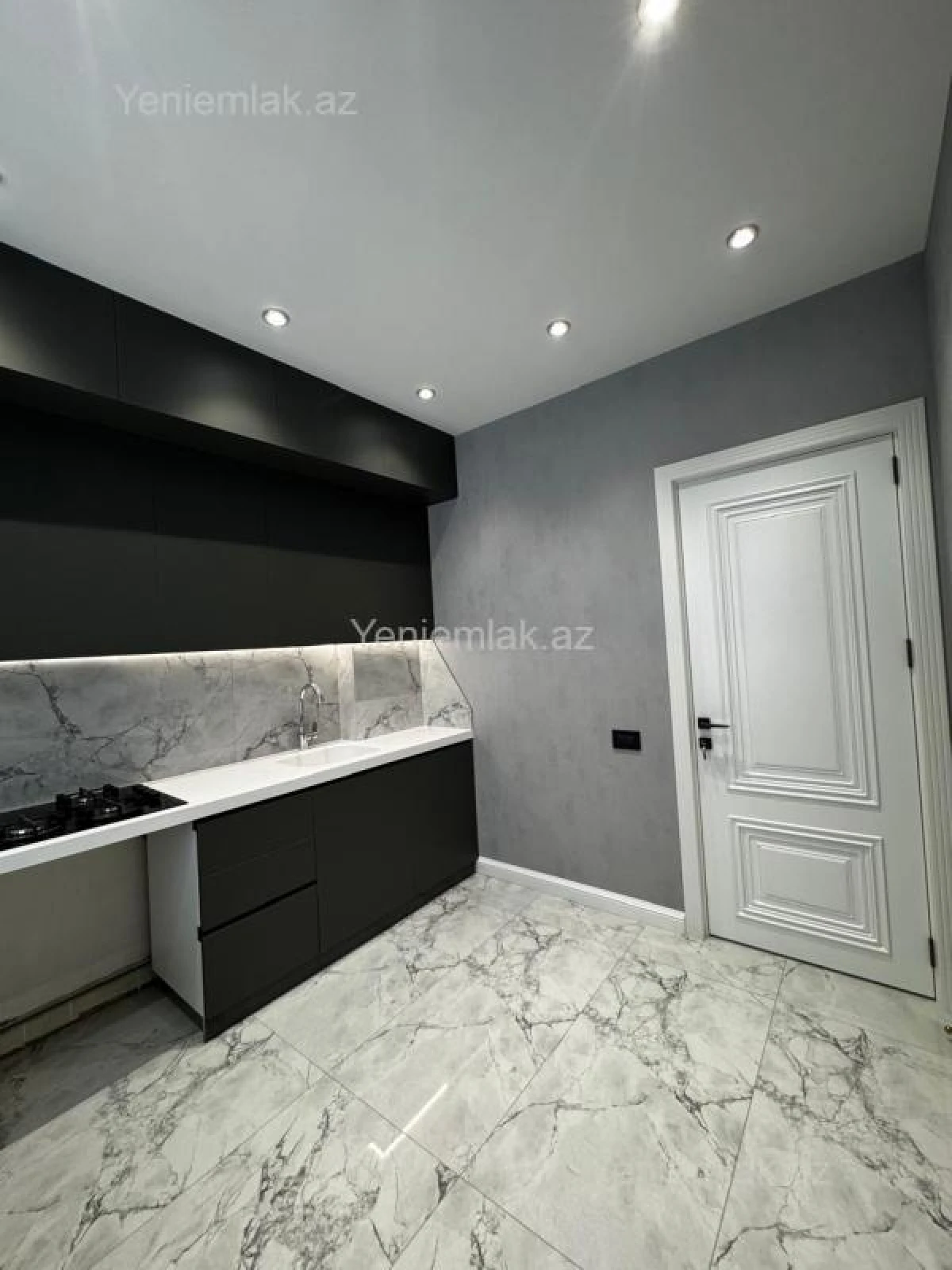 Satılır 3 otaqlı köhnə tikili 100 m²