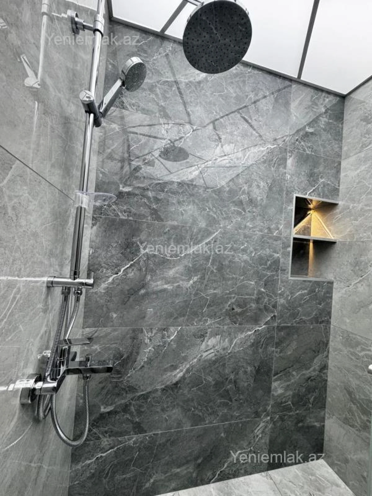 Satılır 3 otaqlı köhnə tikili 100 m²