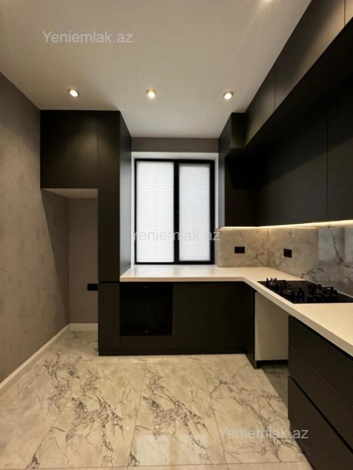 Satılır 3 otaqlı köhnə tikili 100 m²