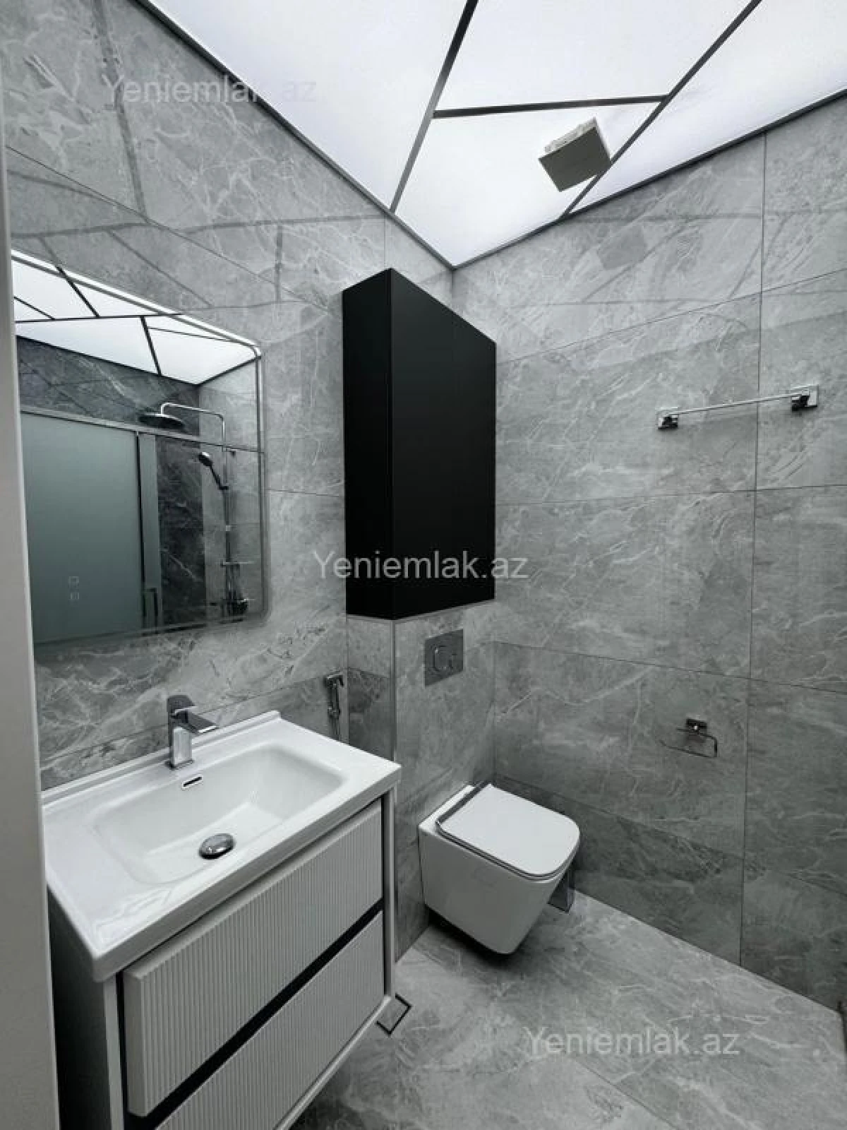 Satılır 3 otaqlı köhnə tikili 100 m²