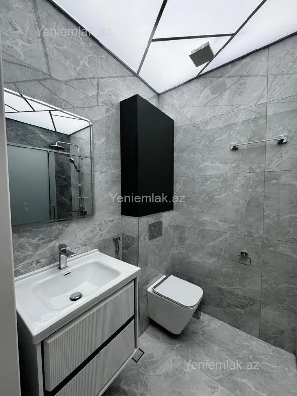 Satılır 3 otaqlı köhnə tikili 100 m²