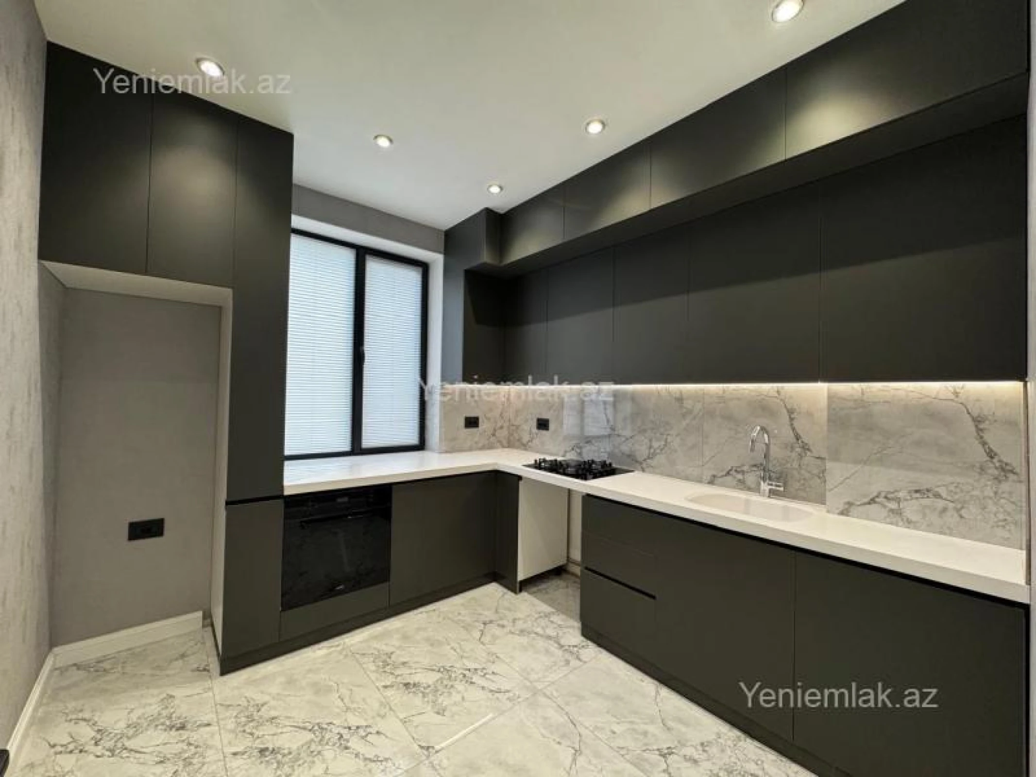 Satılır 3 otaqlı köhnə tikili 100 m²