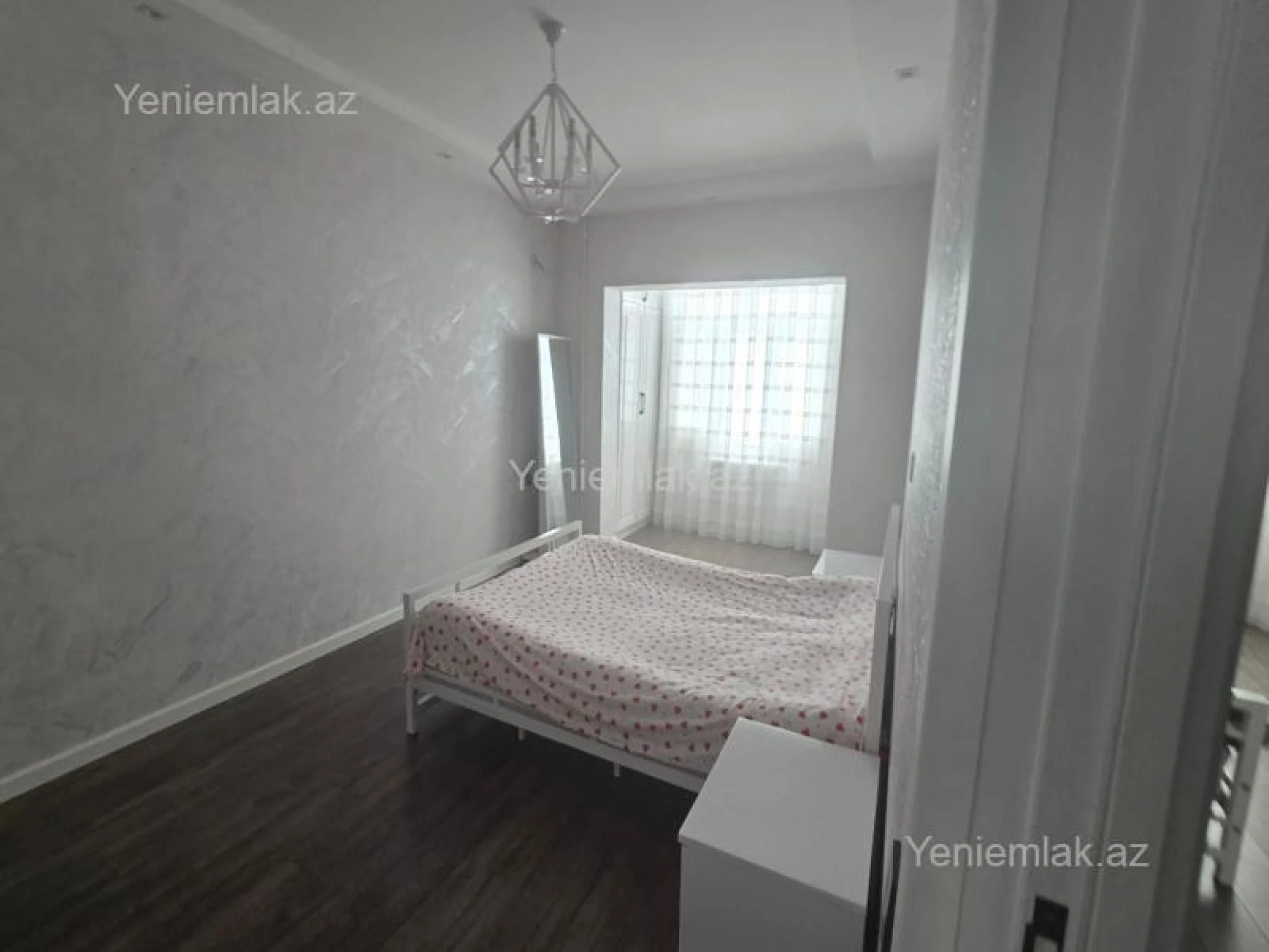 Satılır 4 otaqlı köhnə tikili 105 m²