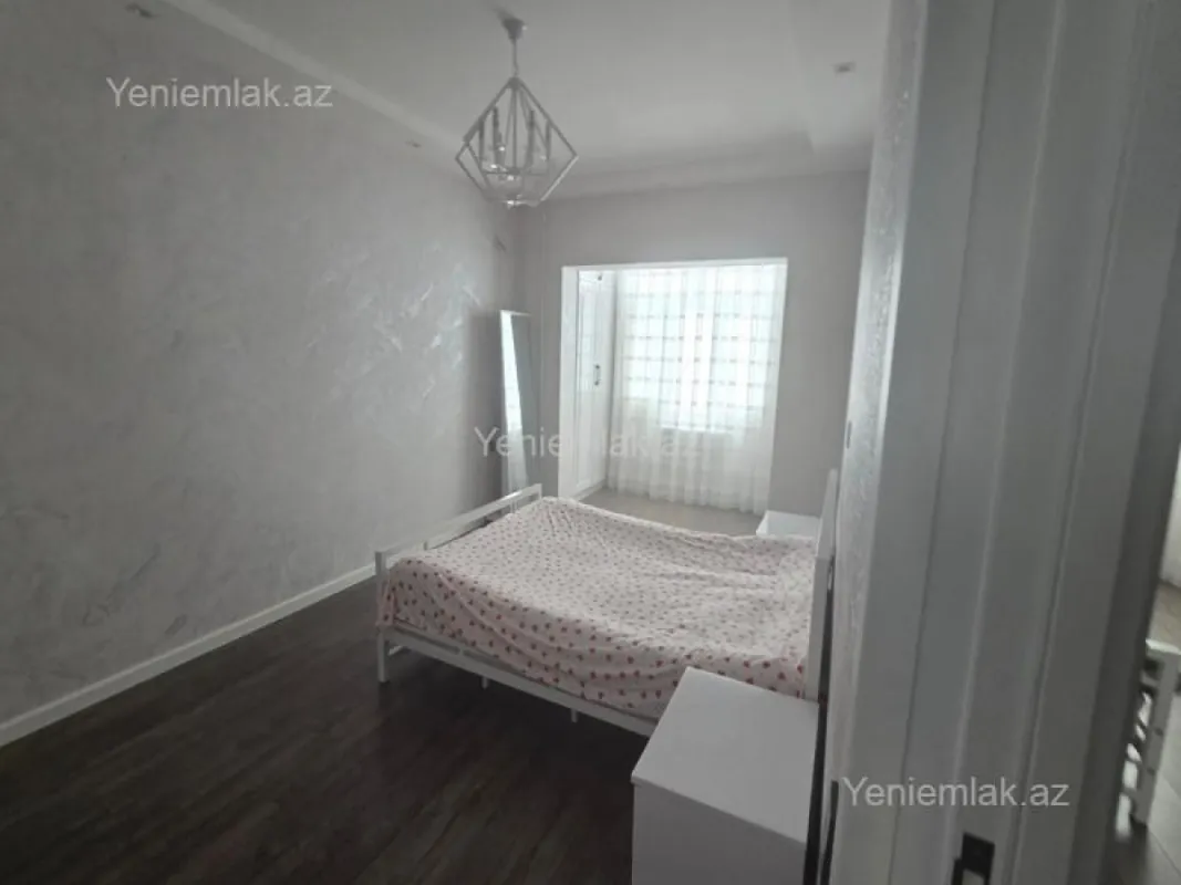 Satılır 4 otaqlı köhnə tikili 105 m²