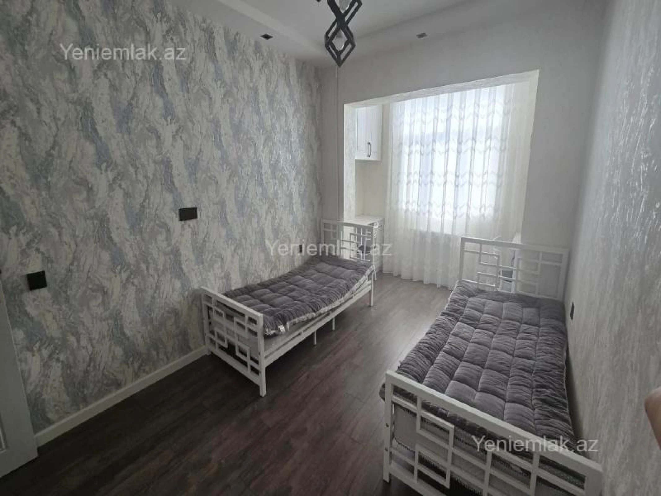 Satılır 4 otaqlı köhnə tikili 105 m²