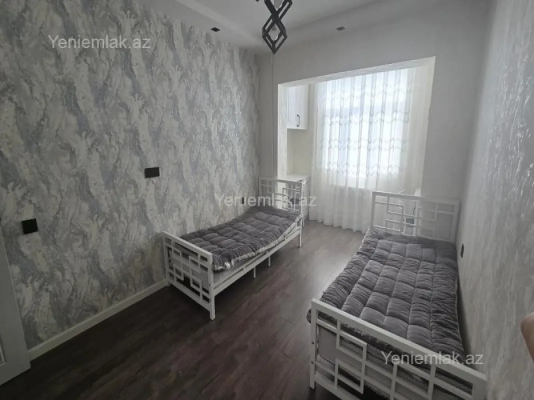 Satılır 4 otaqlı köhnə tikili 105 m²
