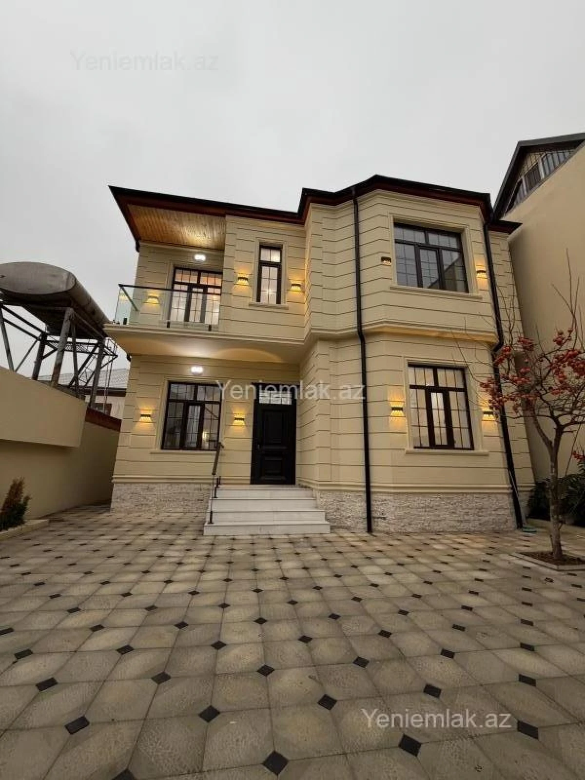 Satılır 5 otaqlı həyət evi 200 m²