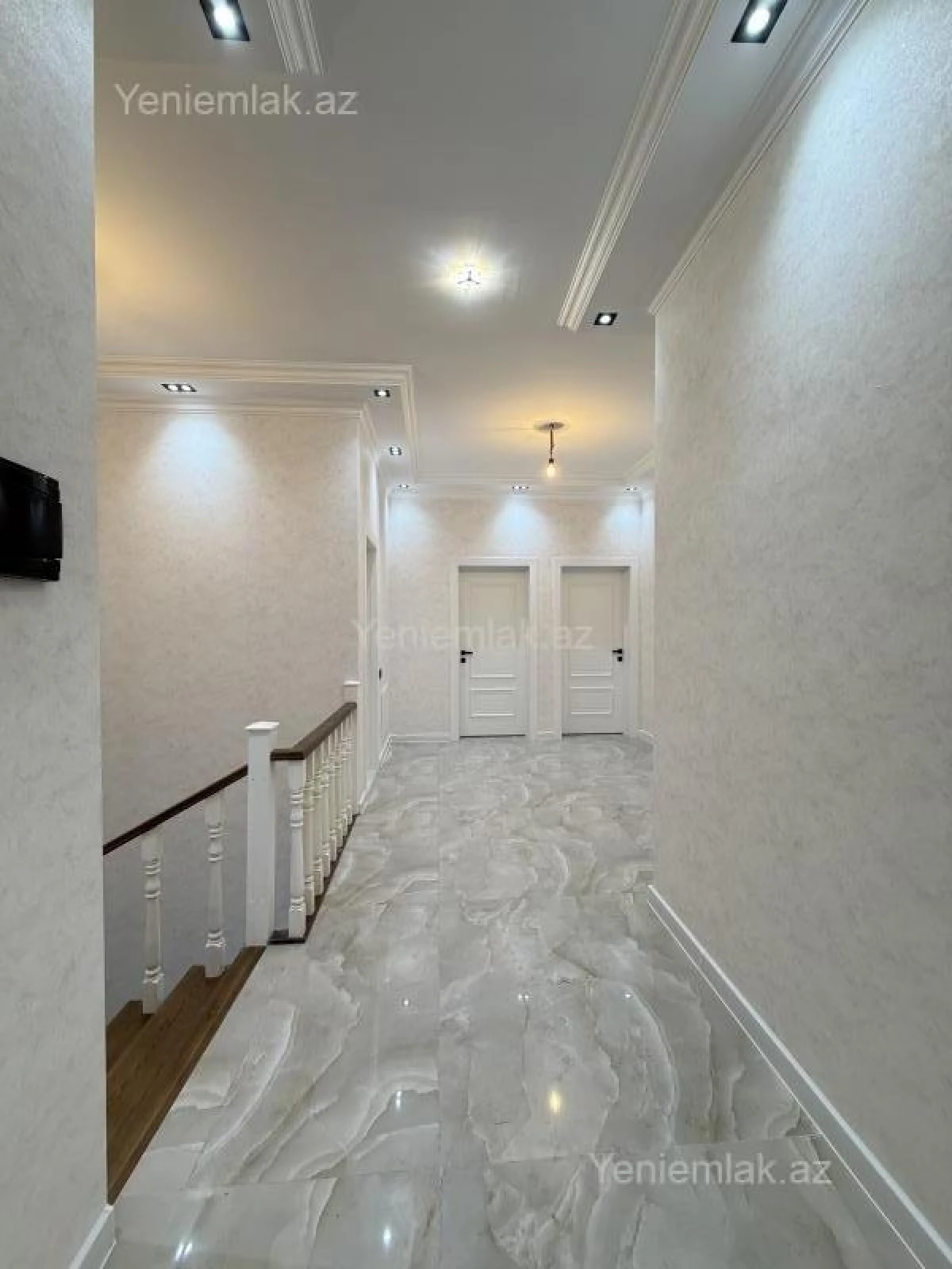 Satılır 5 otaqlı həyət evi 200 m²