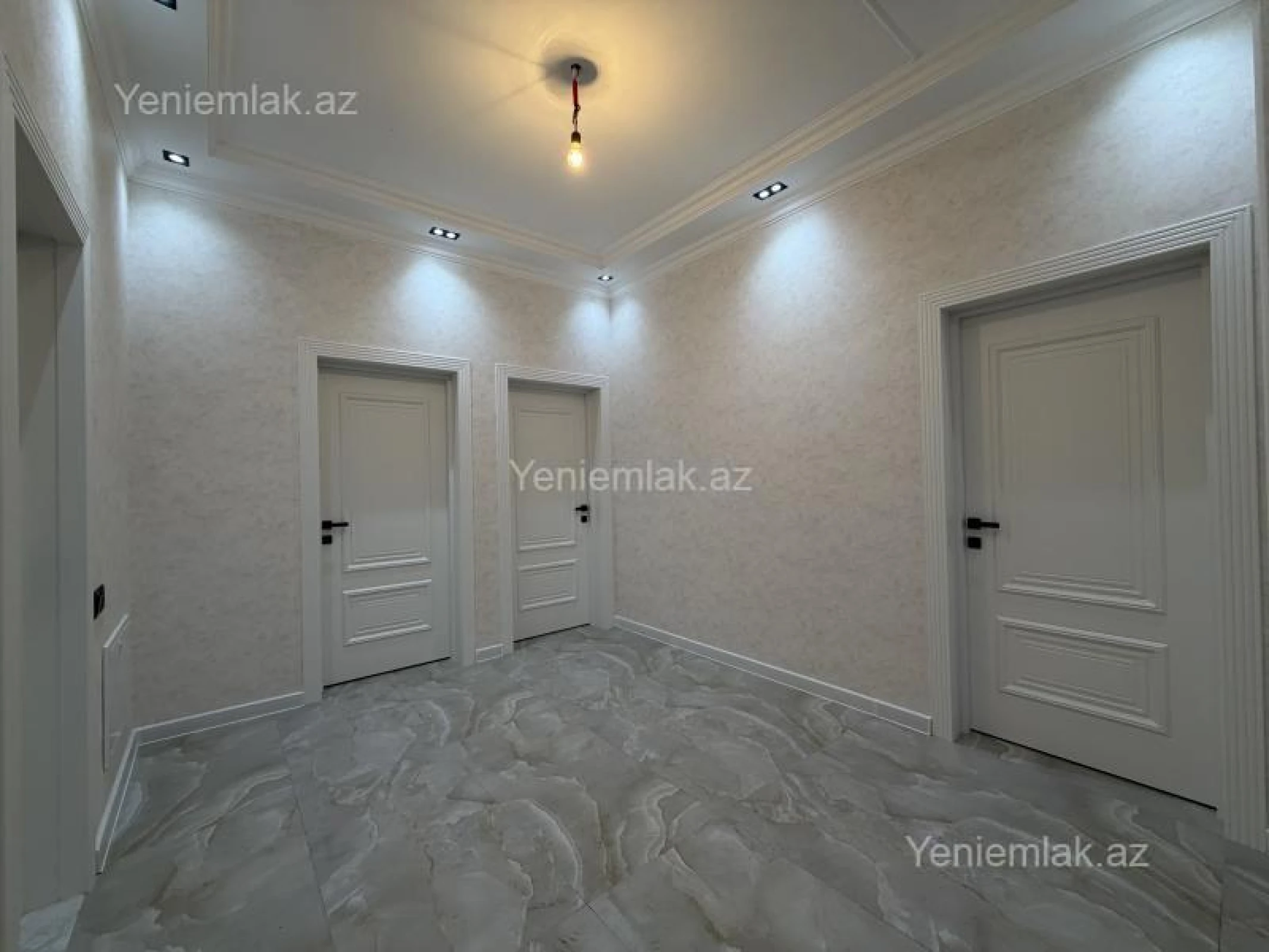 Satılır 5 otaqlı həyət evi 200 m²