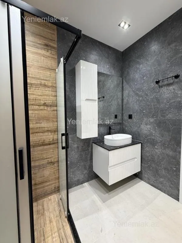 Satılır 5 otaqlı həyət evi 200 m²