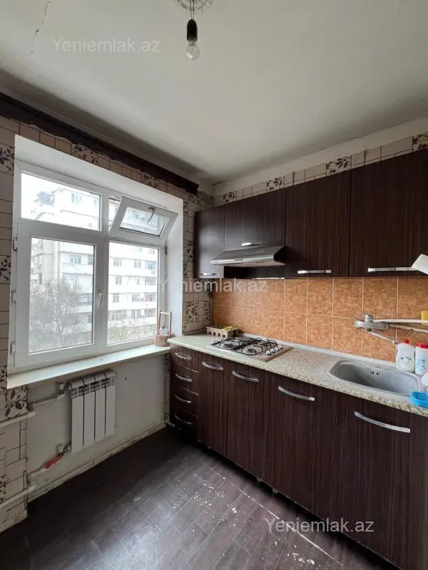 Satılır 1 otaqlı köhnə tikili 35 m²