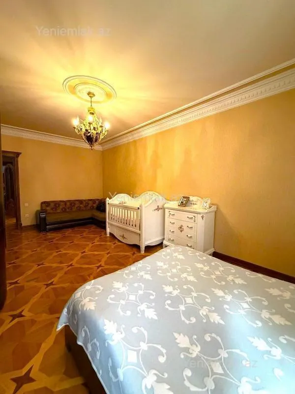 Satılır 5 otaqlı yeni tikili 250 m²