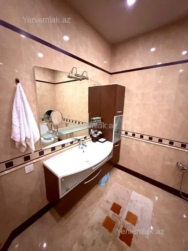 Satılır 5 otaqlı yeni tikili 250 m²