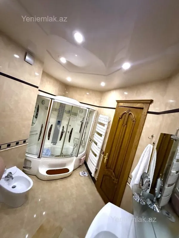 Satılır 5 otaqlı yeni tikili 250 m²