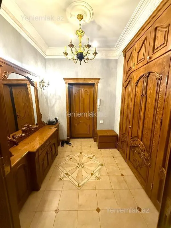 Satılır 5 otaqlı yeni tikili 250 m²