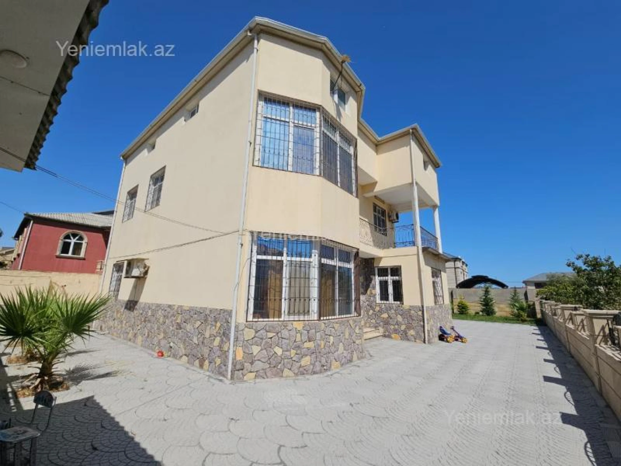 Satılır 6 otaqlı həyət evi 300 m²