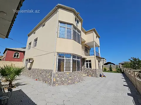 Satılır 6 otaqlı həyət evi 300 m²