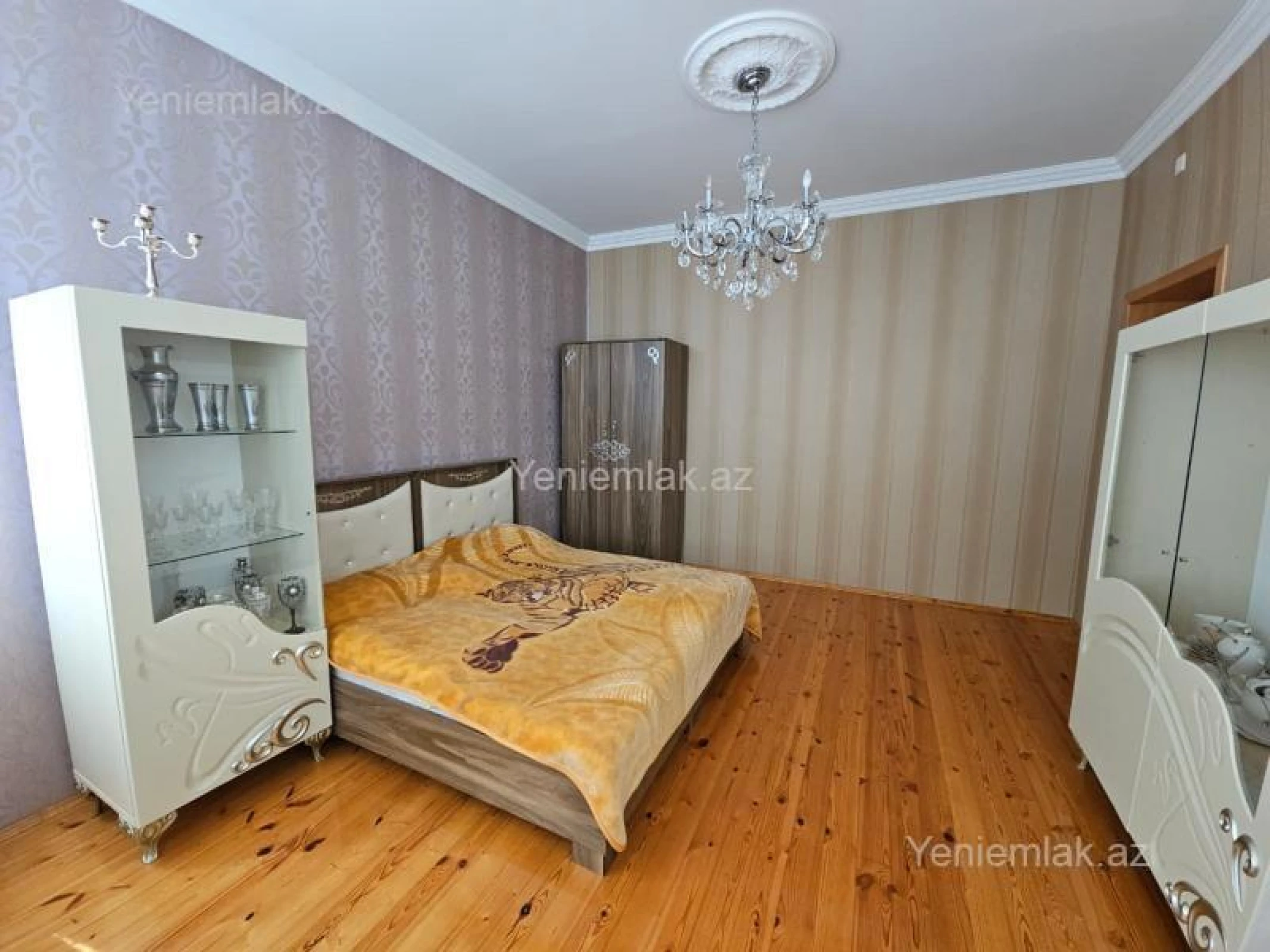 Satılır 6 otaqlı həyət evi 300 m²