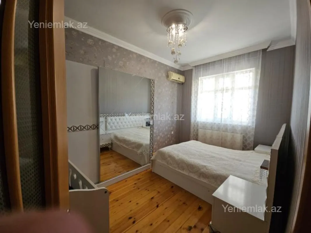 Satılır 6 otaqlı həyət evi 300 m²