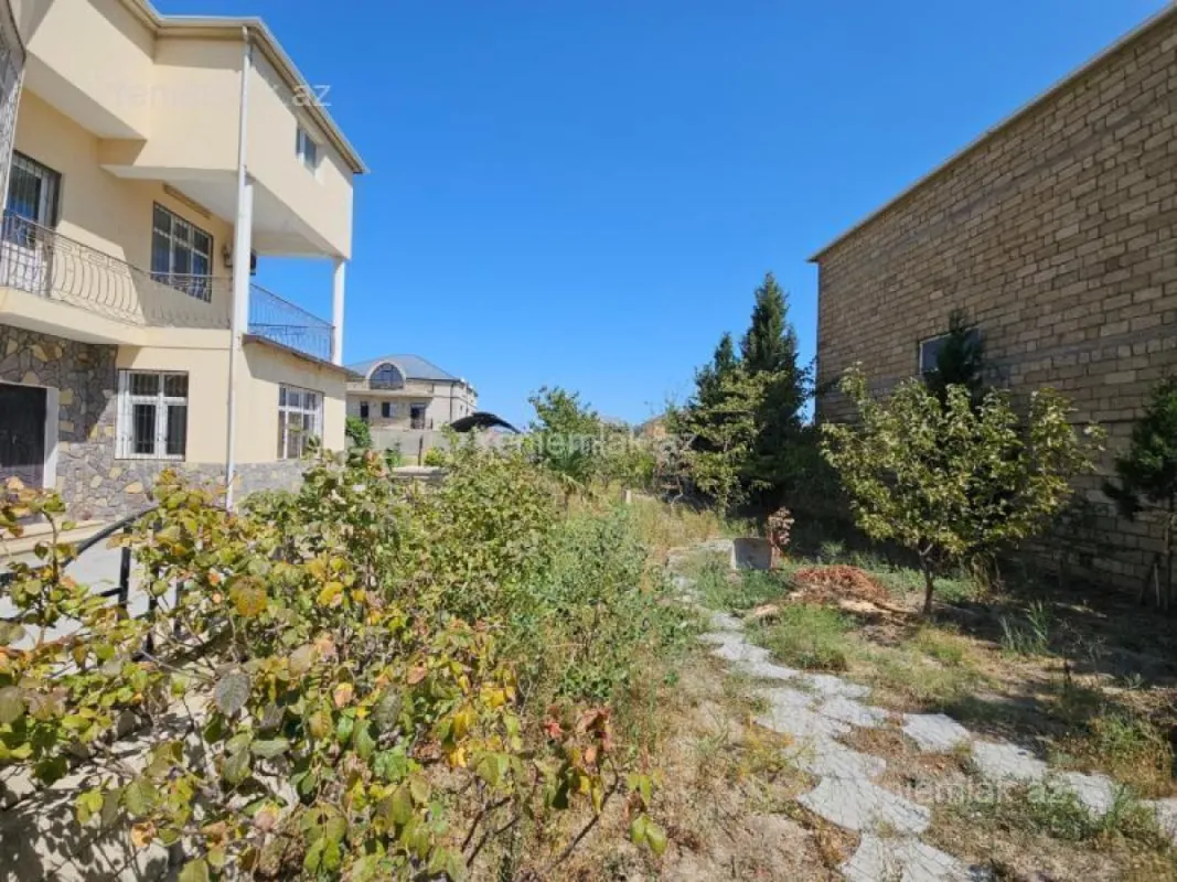 Satılır 6 otaqlı həyət evi 300 m²
