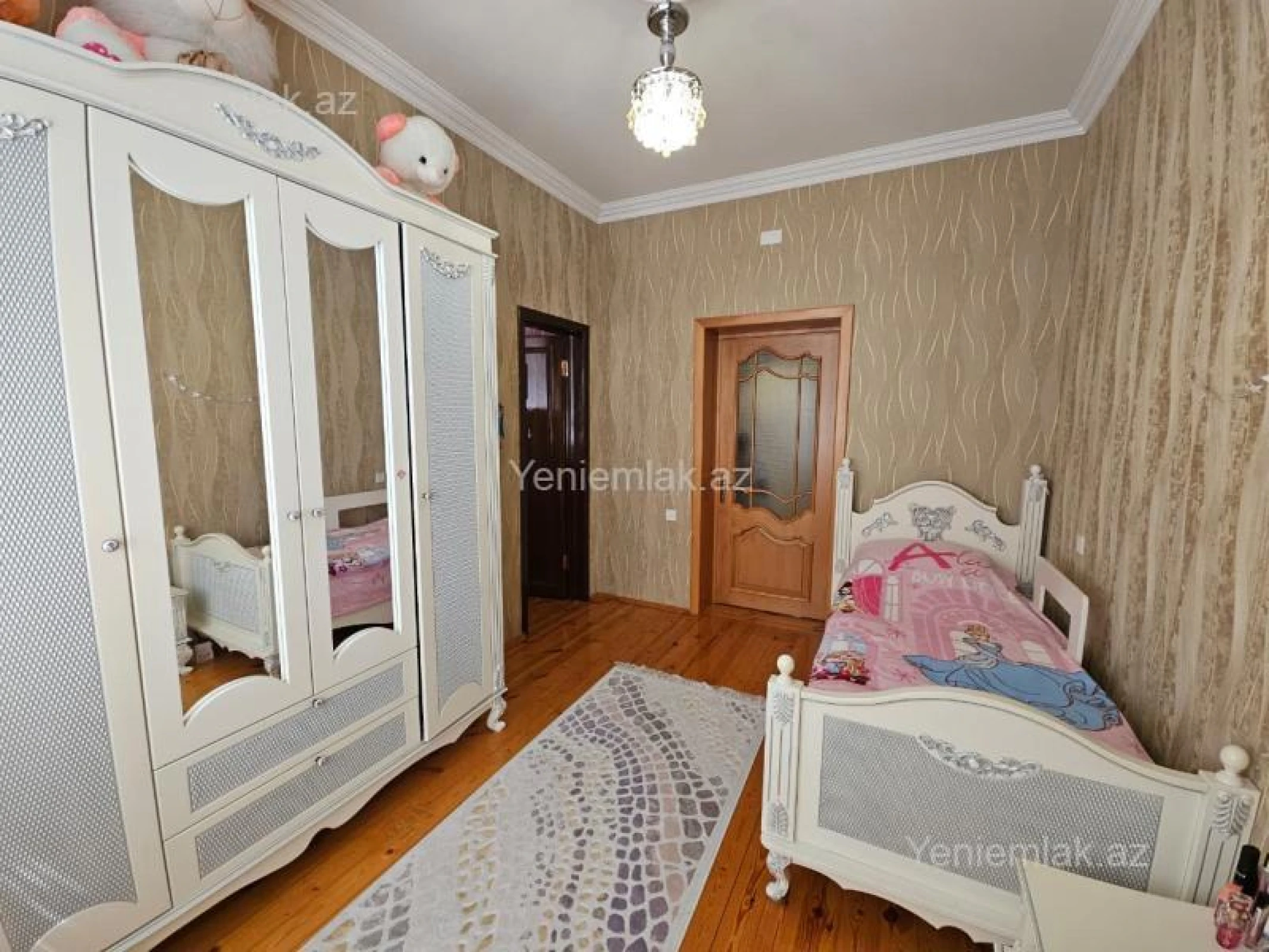 Satılır 6 otaqlı həyət evi 300 m²
