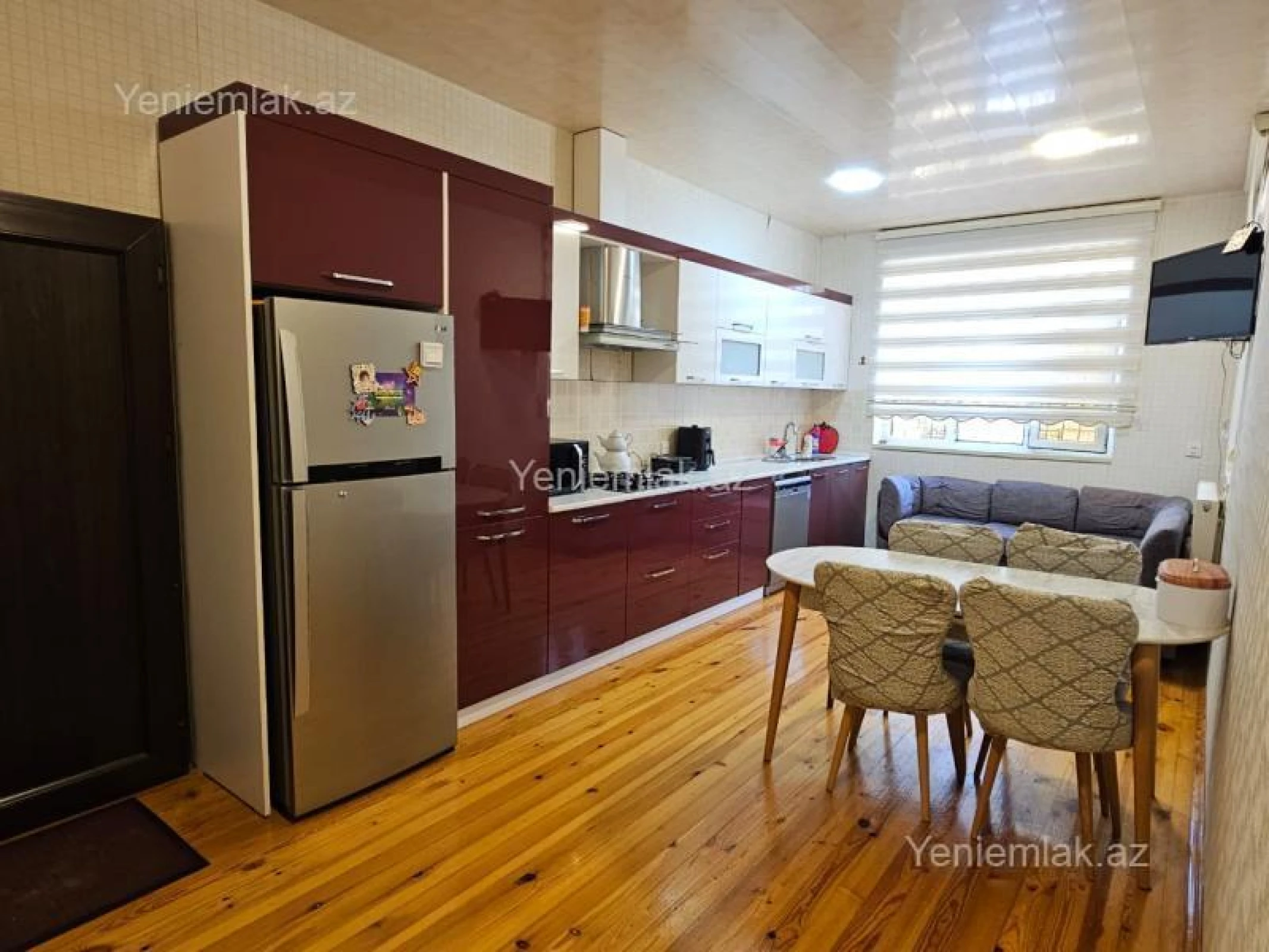 Satılır 6 otaqlı həyət evi 300 m²