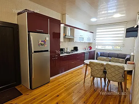 Satılır 6 otaqlı həyət evi 300 m²