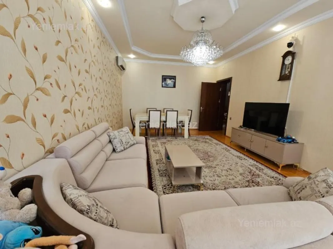 Satılır 6 otaqlı həyət evi 300 m²