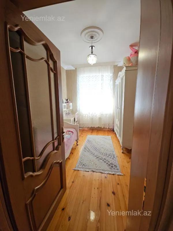 Satılır 6 otaqlı həyət evi 300 m²