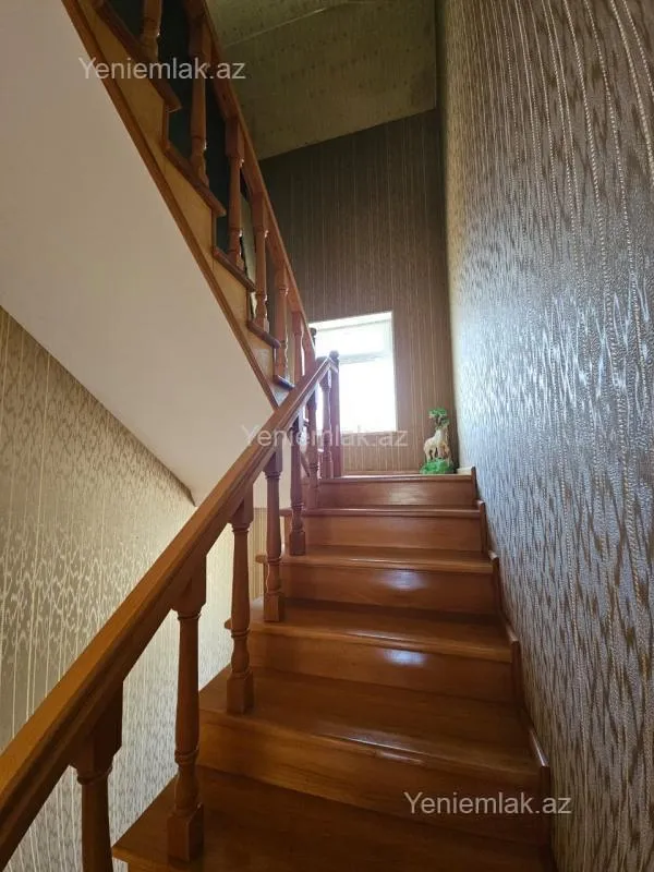 Satılır 6 otaqlı həyət evi 300 m²