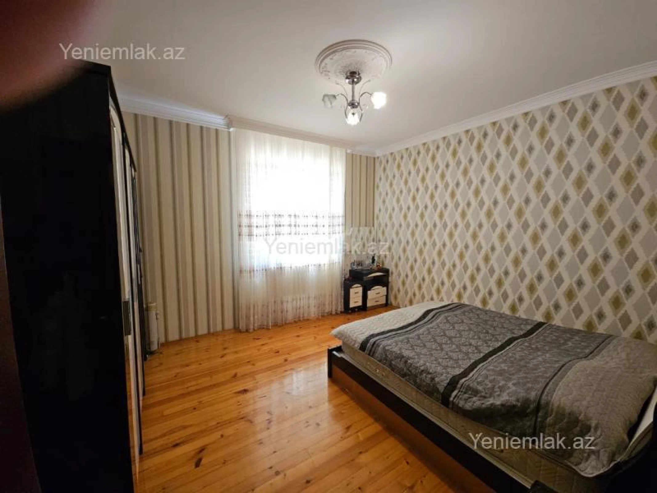 Satılır 6 otaqlı həyət evi 300 m²