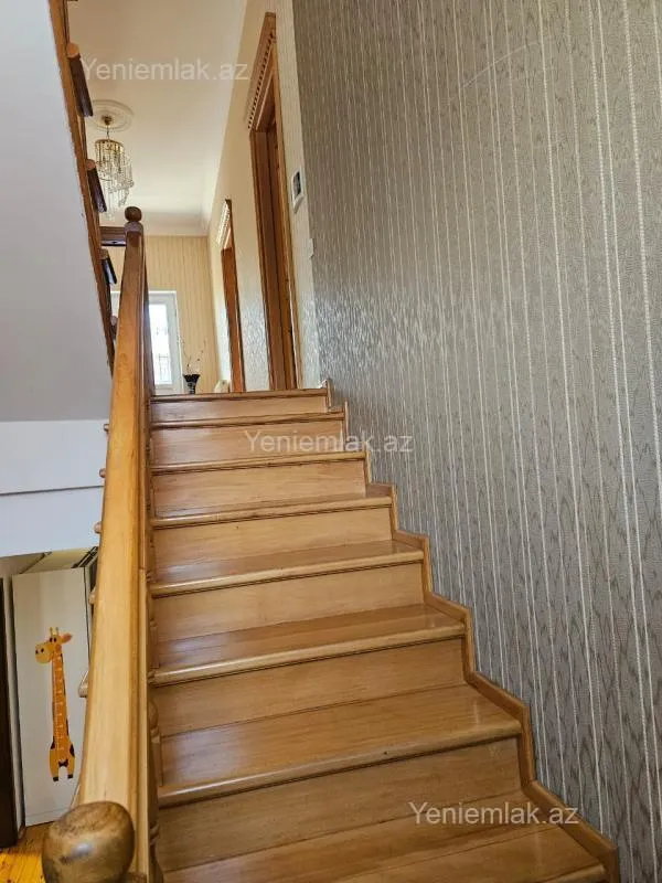 Satılır 6 otaqlı həyət evi 300 m²