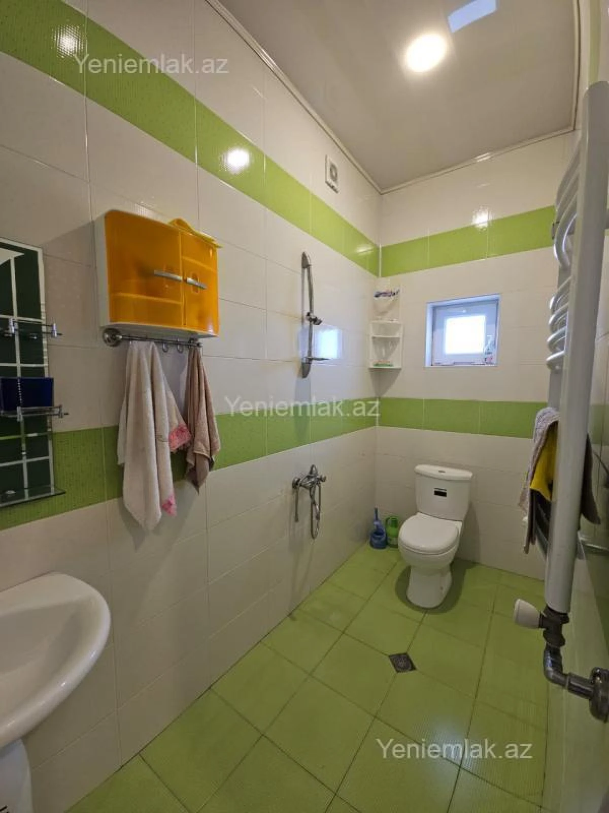 Satılır 6 otaqlı həyət evi 300 m²