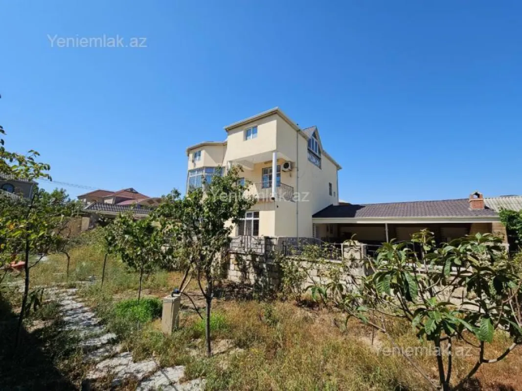 Satılır 6 otaqlı həyət evi 300 m²