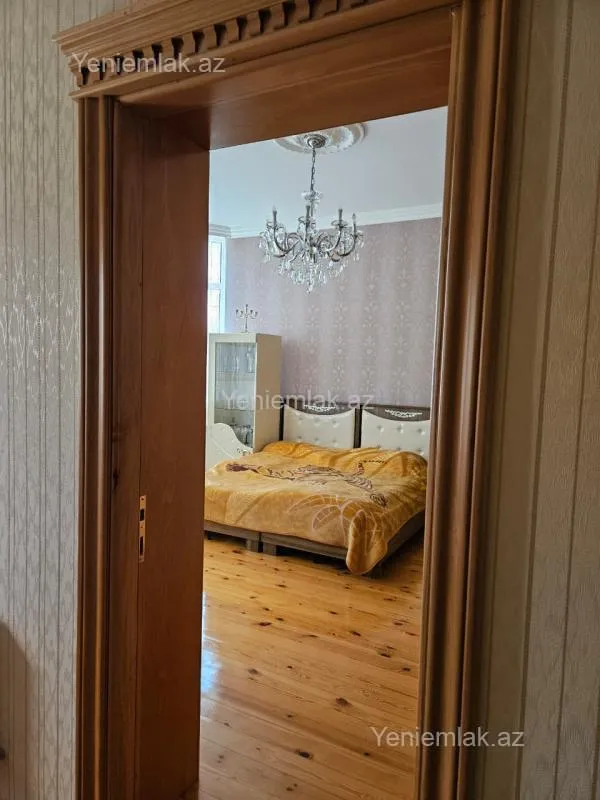 Satılır 6 otaqlı həyət evi 300 m²