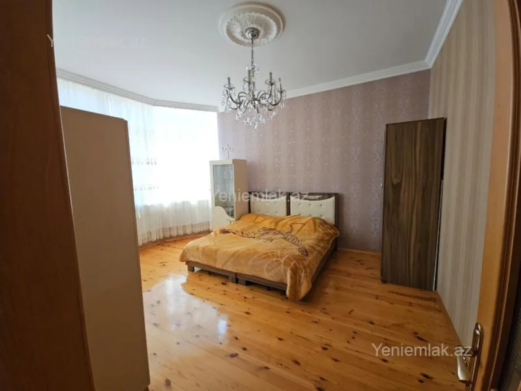 Satılır 6 otaqlı həyət evi 300 m²