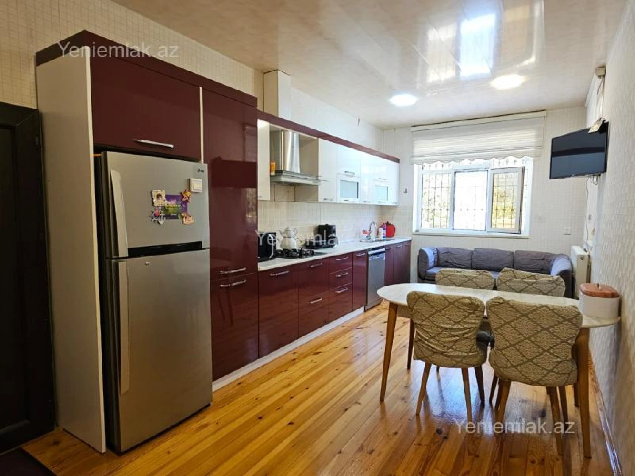 Satılır 6 otaqlı həyət evi 300 m²