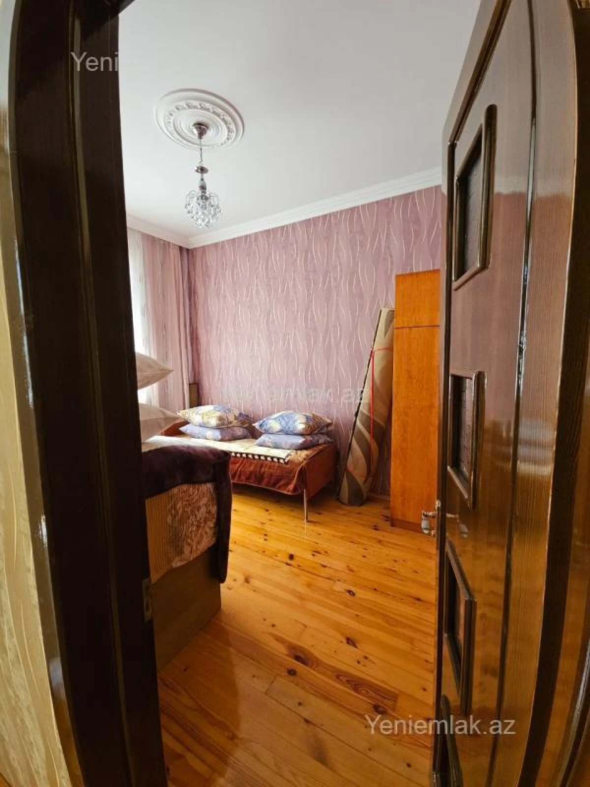 Satılır 6 otaqlı həyət evi 300 m²