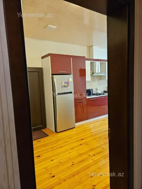 Satılır 6 otaqlı həyət evi 300 m²