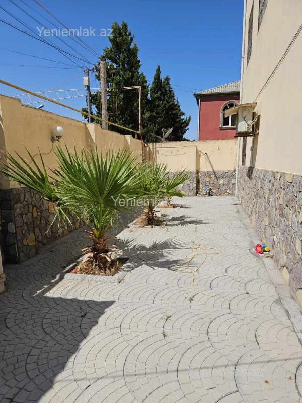 Satılır 6 otaqlı həyət evi 300 m²