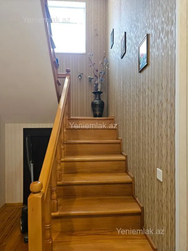 Satılır 6 otaqlı həyət evi 300 m²