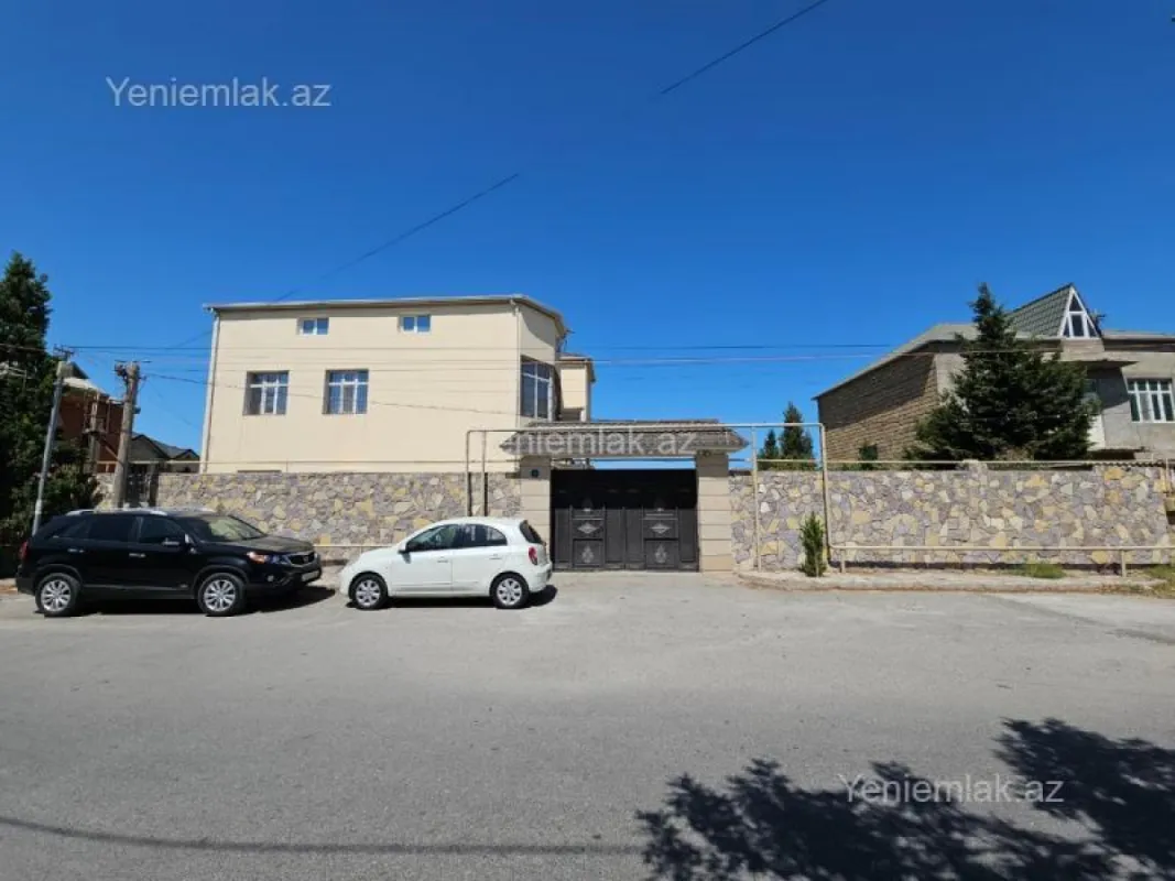 Satılır 6 otaqlı həyət evi 300 m²