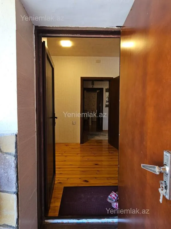 Satılır 6 otaqlı həyət evi 300 m²