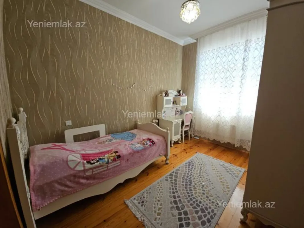 Satılır 6 otaqlı həyət evi 300 m²