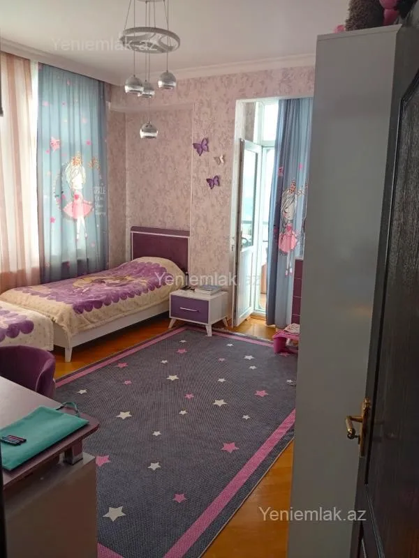 Satılır 3 otaqlı yeni tikili 135 m²